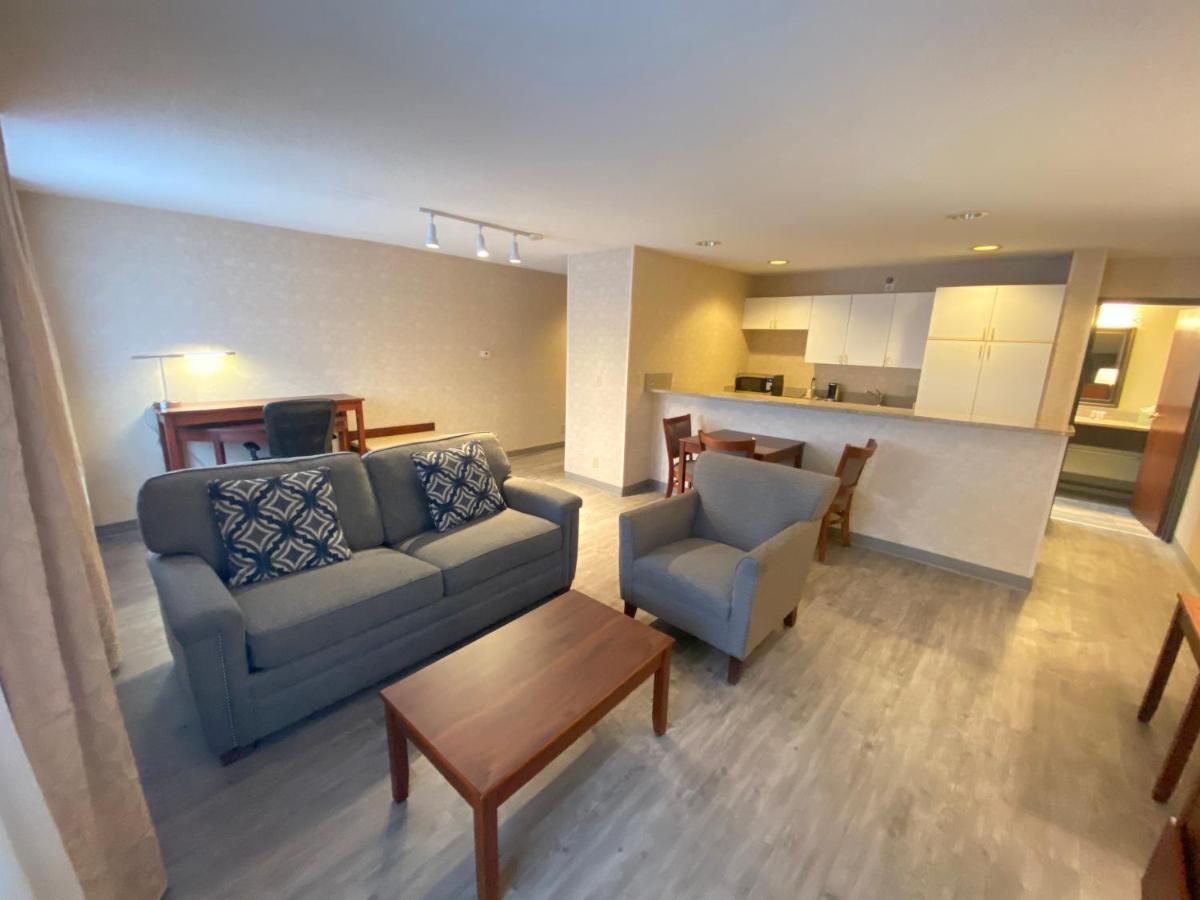 Wyndham Garden Grand Rapids Airport Hotel Cascade Bagian luar foto