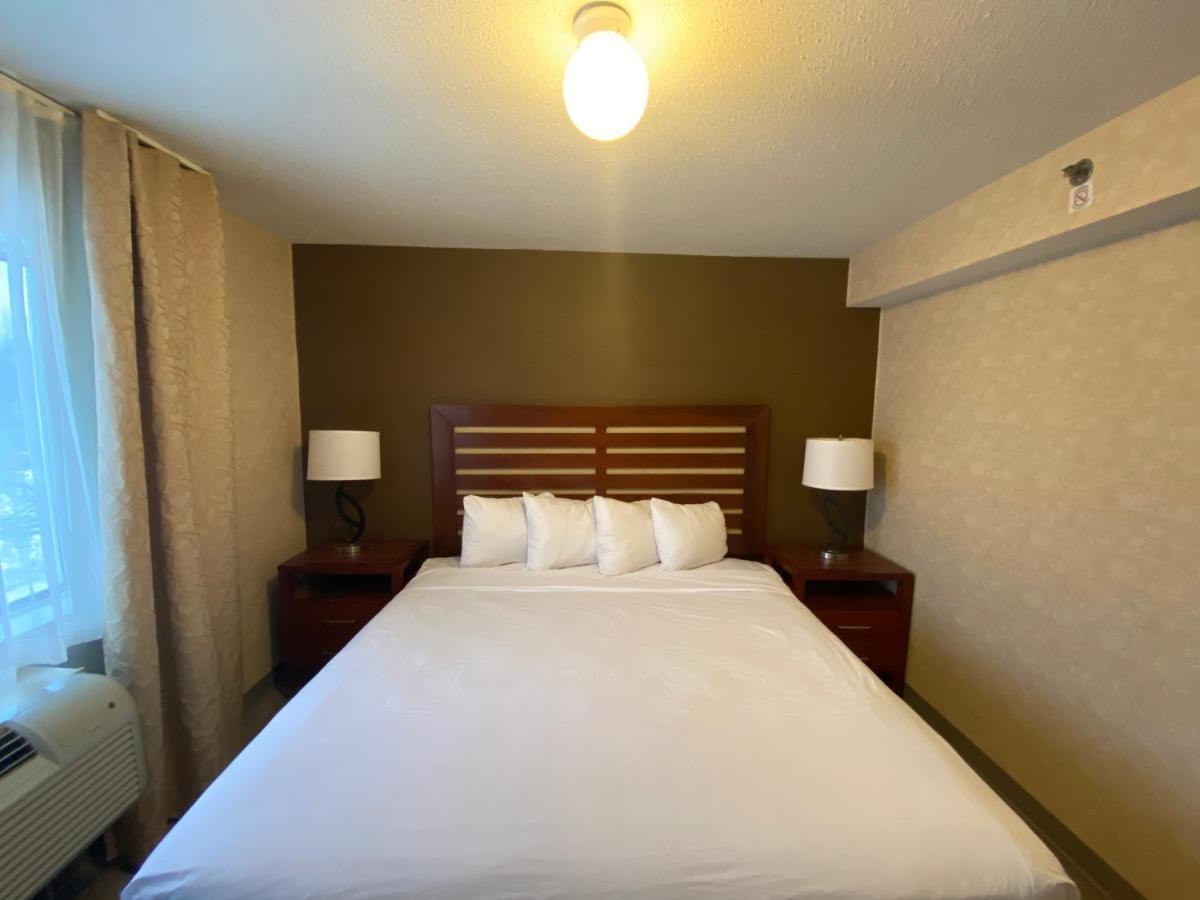 Wyndham Garden Grand Rapids Airport Hotel Cascade Bagian luar foto