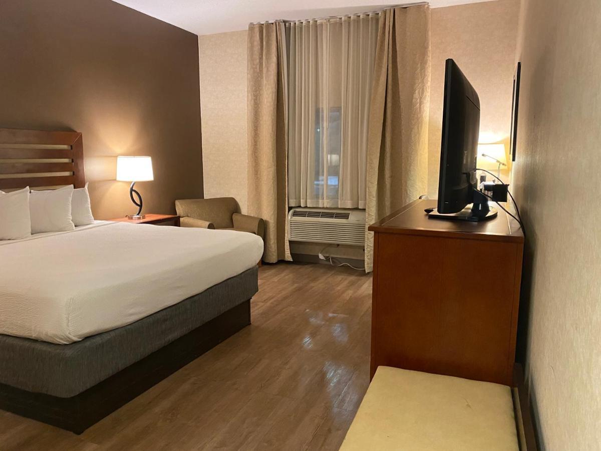 Wyndham Garden Grand Rapids Airport Hotel Cascade Bagian luar foto