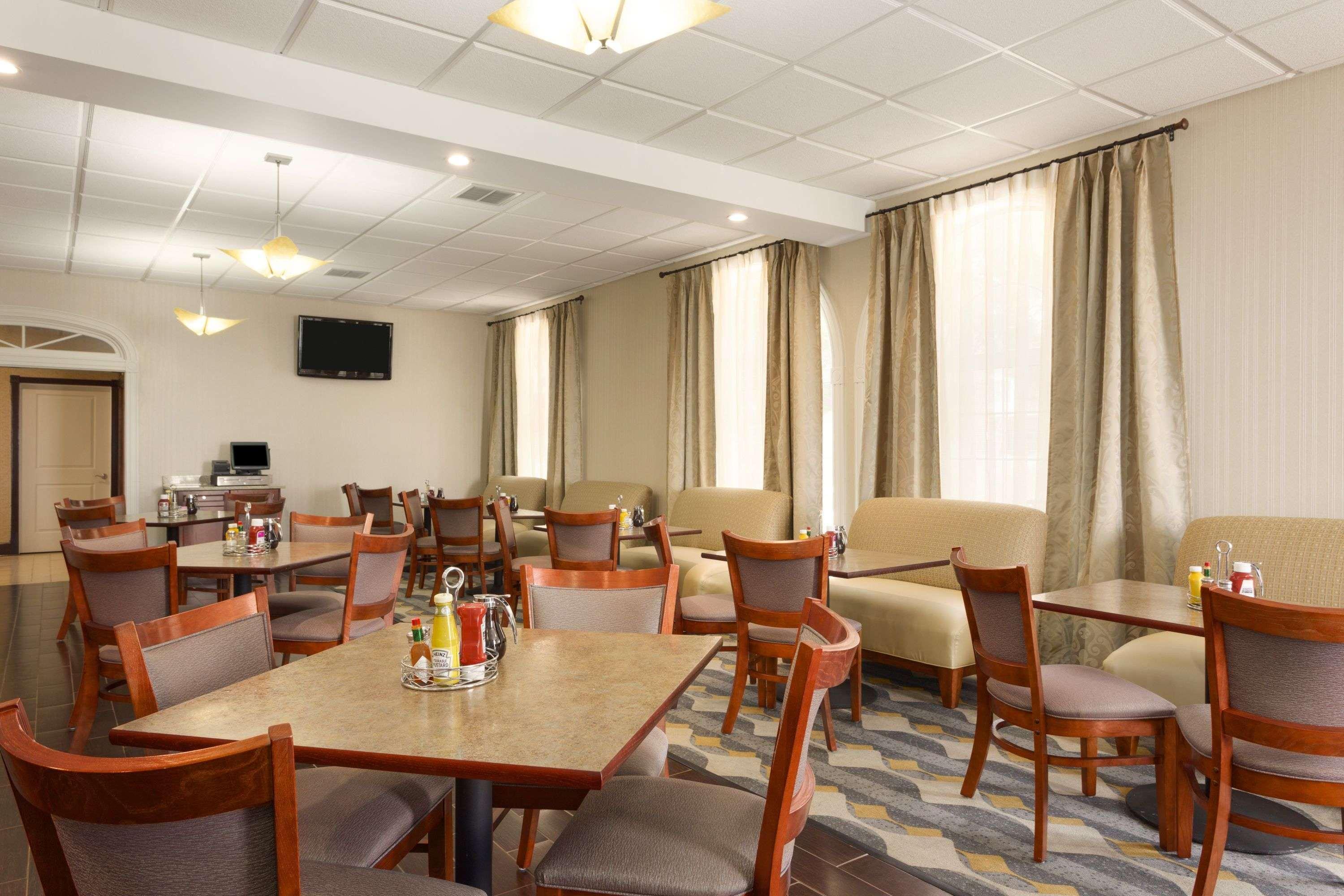 Wyndham Garden Grand Rapids Airport Hotel Cascade Bagian luar foto