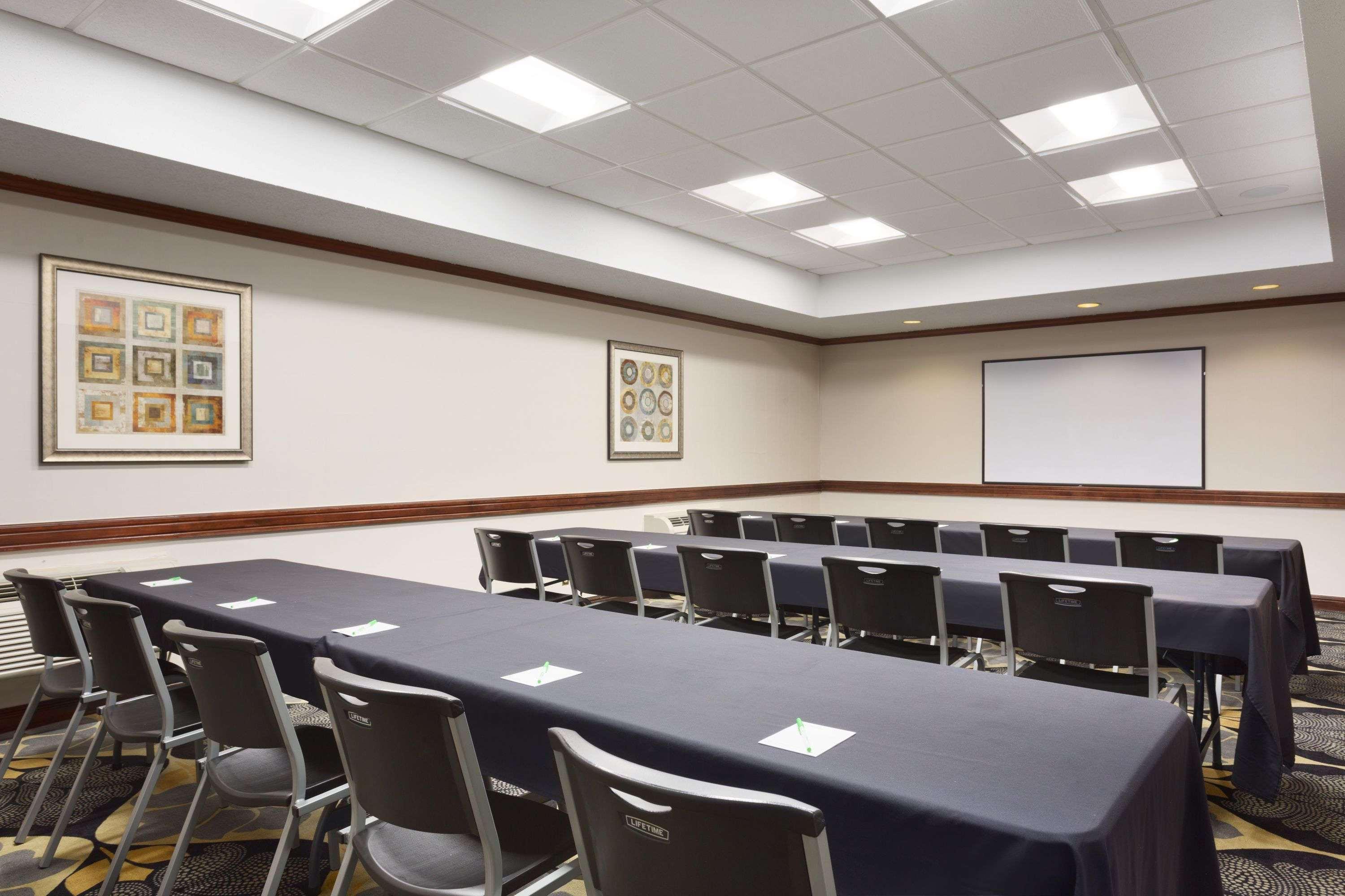 Wyndham Garden Grand Rapids Airport Hotel Cascade Bagian luar foto