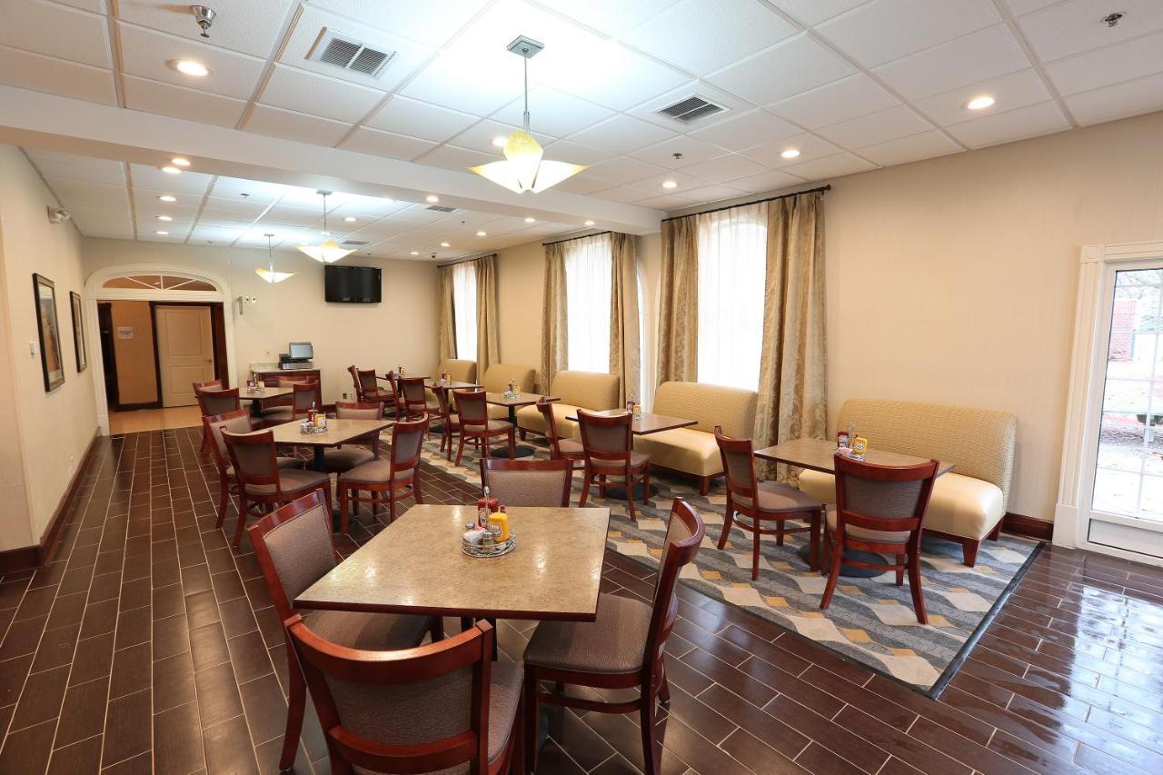 Wyndham Garden Grand Rapids Airport Hotel Cascade Bagian luar foto