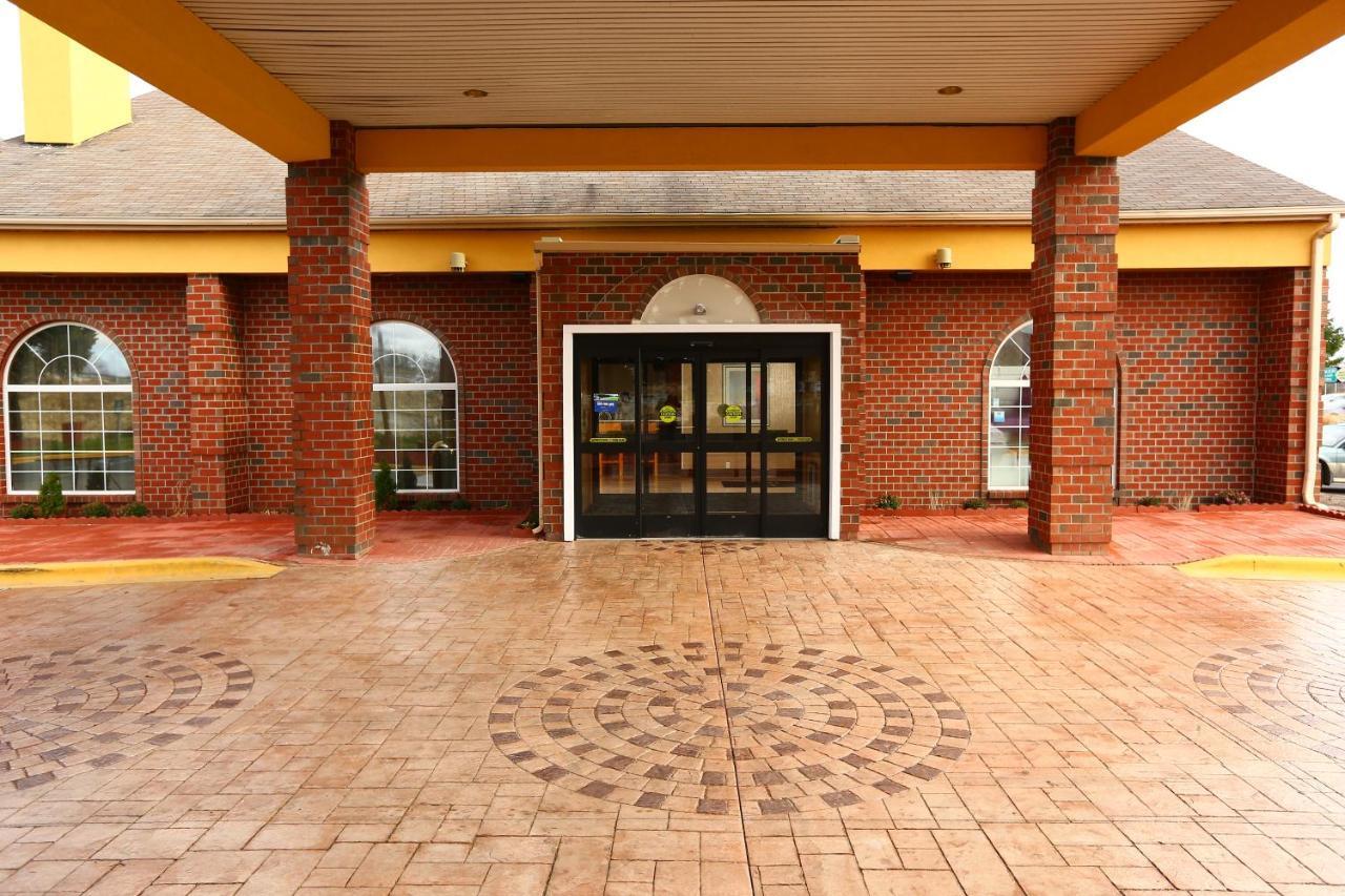 Wyndham Garden Grand Rapids Airport Hotel Cascade Bagian luar foto