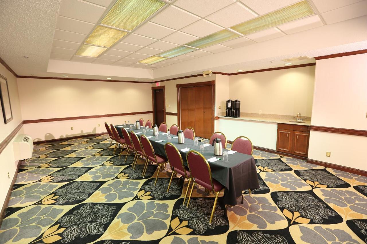 Wyndham Garden Grand Rapids Airport Hotel Cascade Bagian luar foto
